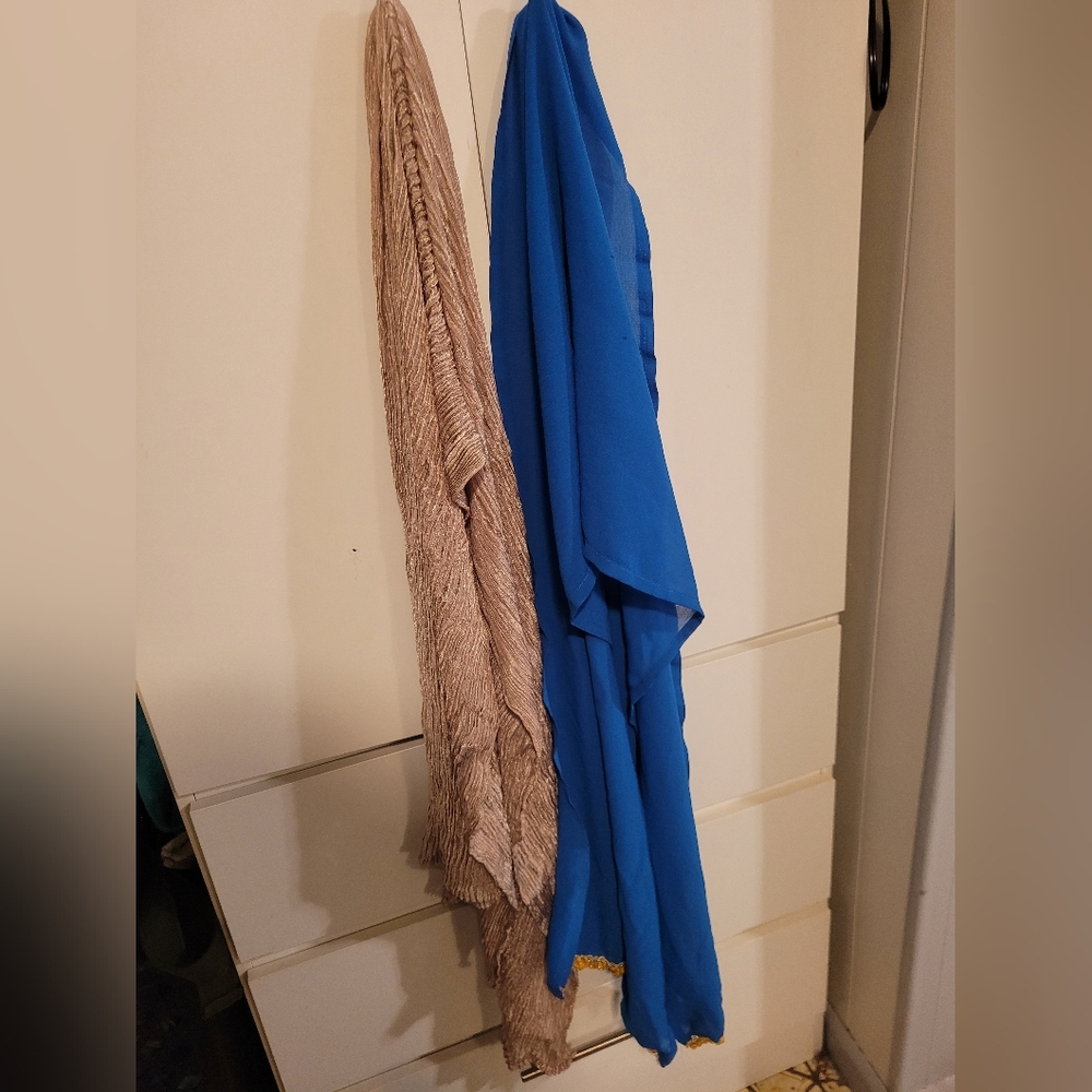 2 women's vintage scarves new without tags